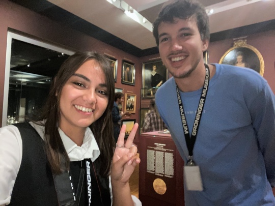 Stagiaires Elize en Coert tijdens Museumnacht (2021)