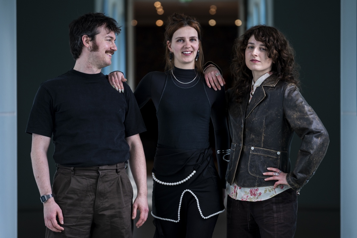 Young Grunn Artist kunstenaars, van links naar rechts: Mylan Hoezen, Irene de Boer, Karina Puuffin. fotograaf: Siese Veenstra