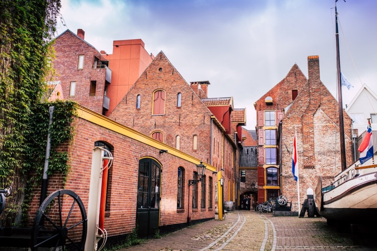 Museum aan de A exterieur Stella Dekker