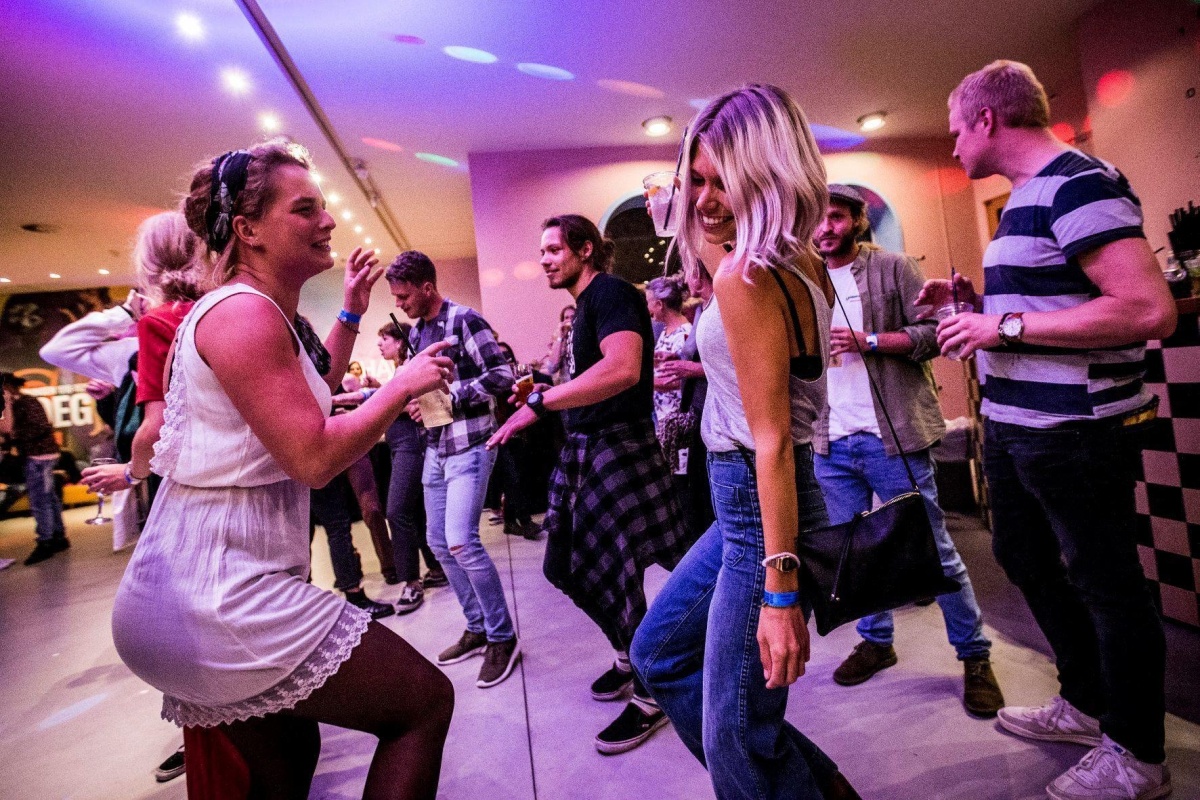 Sfeerbeeld feest c Siese Veenstra