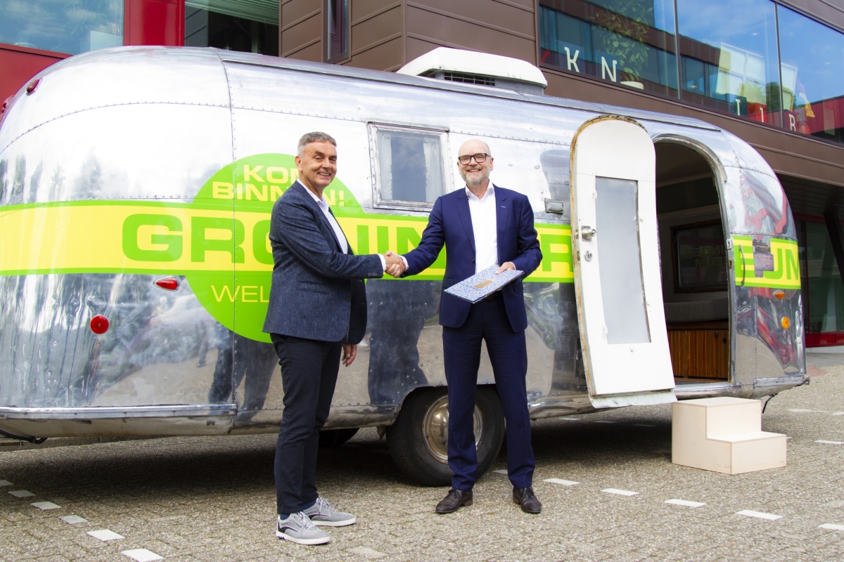Ernst de Bie, directeur TKP Pensioen (links) en Andreas Blühm, directeur Groninger Museum
