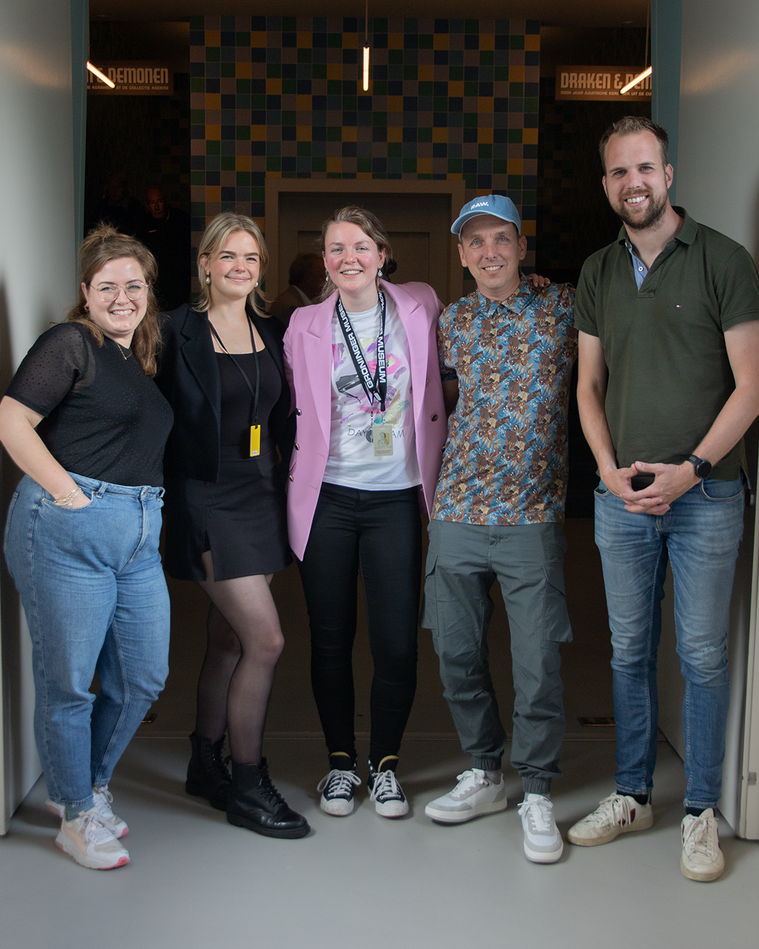 Michelle en Ard, het Wijnand in de Ochtend-team en het Groninger Museum