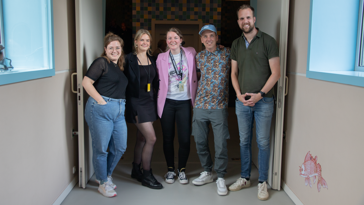 Wijnand in de Ochtend team, Ard Huizinga, Michelle Temminghoff en Sanne Heesbeen (Groninger Museum), foto: NPO 3FM