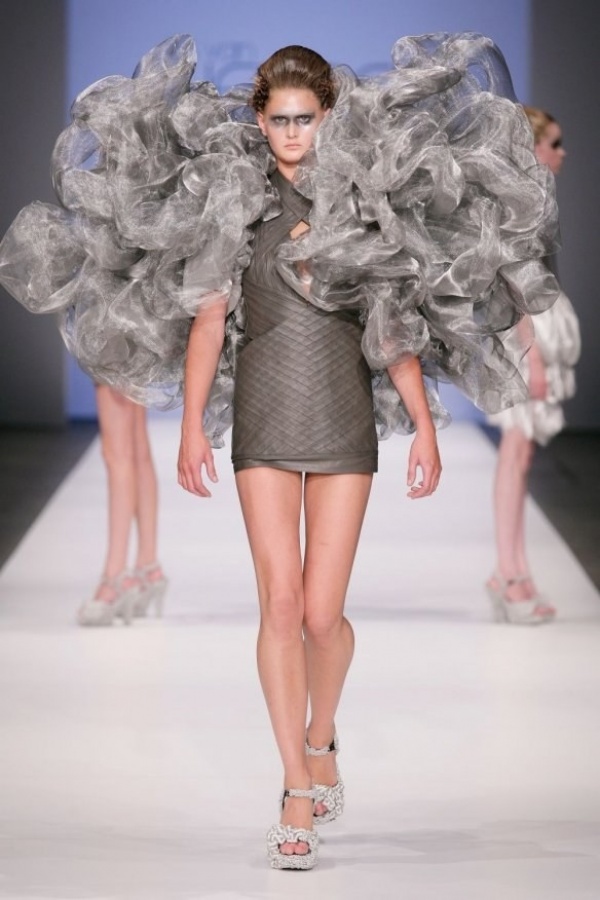 Iris van Herpen Refinary Smoke, 2008