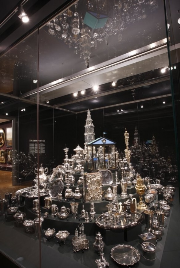 Collectietentoonstelling, zaal zilveren erfgoed, Groninger Museum