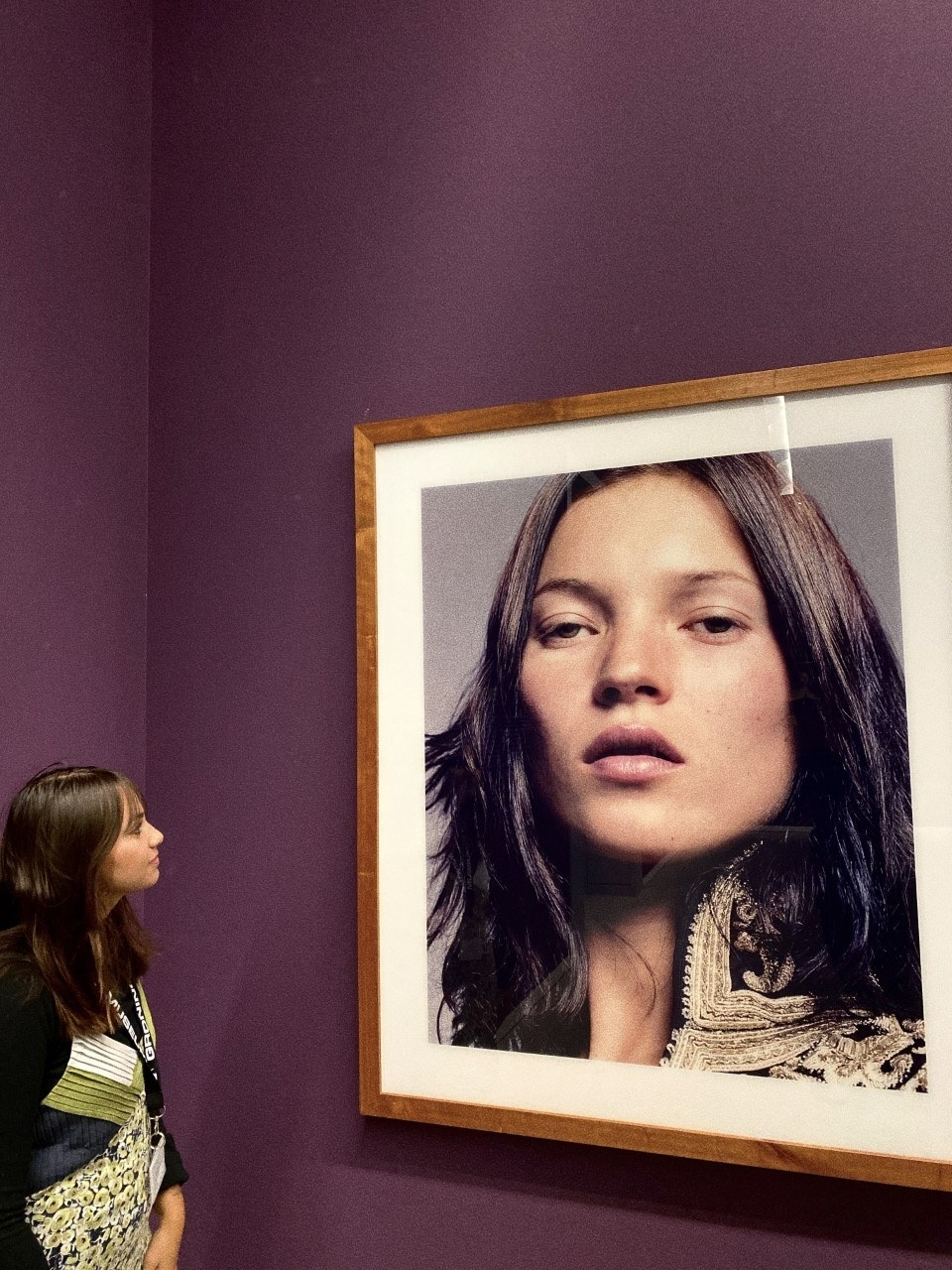 Stagiaire Elize bij Kate Moss door Inez van Lamsweerde