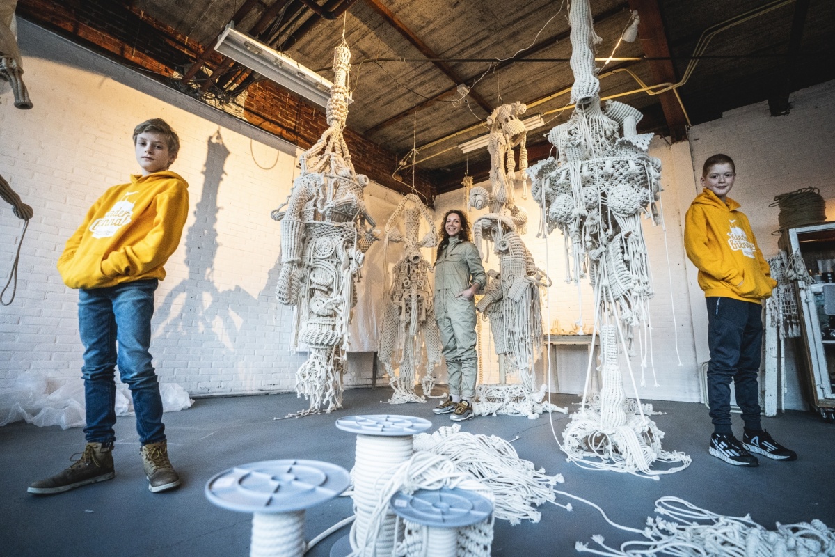 Young ambassadors (Thijs & Sam) visiting the studio of Sandra de Groot