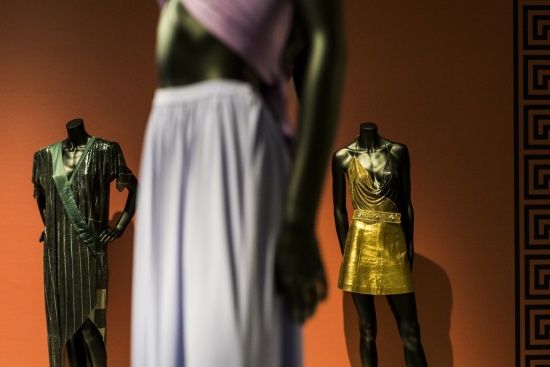 Zaal 2: Magna Graecia - ‘Top herfst/winter 1984 en rok herfst/winter 1995 - Antonio Caravano