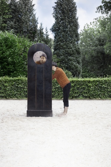 Maarten Baas, Grandfather clock, Groninger Museum Campagnebeeld Hide And Seek Photo Lisa Klappe