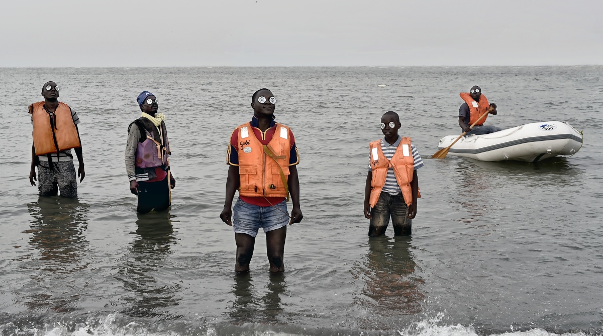 ‘Refugees’ (2017), uit de serie Closed Buttons van Kars Tuinder